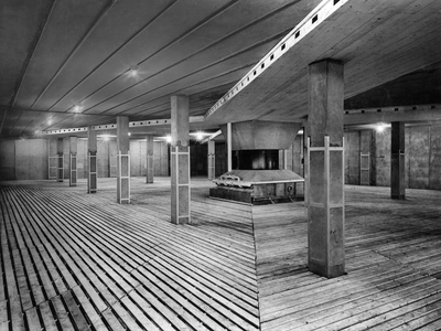 43826 Interieur van het fruitkoelhuis op het terrein van het Gebouw voor Groenten- en Vruchtenveilingen aan de ...